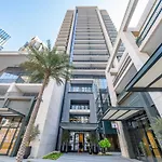 Elegant Apt With Balcony Minutes From Burj Khalifa