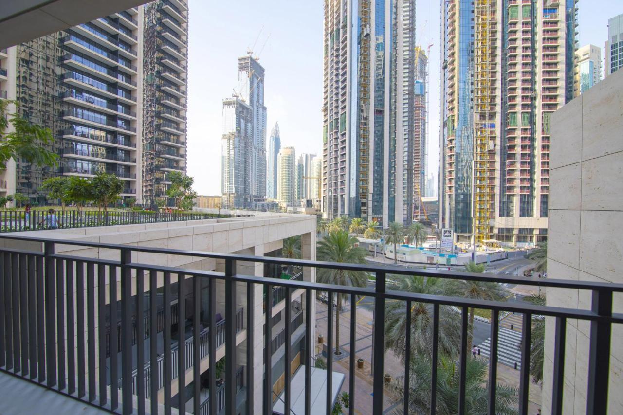 Apartment Elegant With Balcony Minutes From Burj Khalifa Dubai